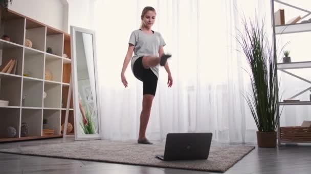 Online sport tiener gymnastiek home training — Stockvideo