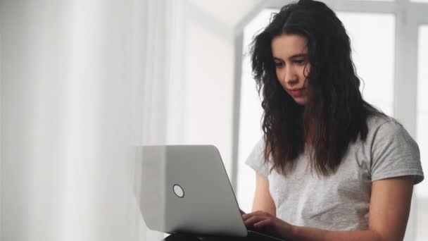 Praca sukces cel osiągnięcie rezerwacji kobieta laptop — Wideo stockowe