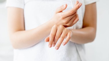 El bakımı cilt nemlendirici kadın kremi