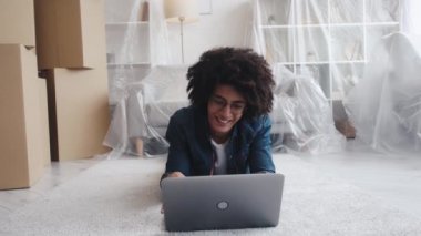 düz internet sitesi adamı evini arıyor