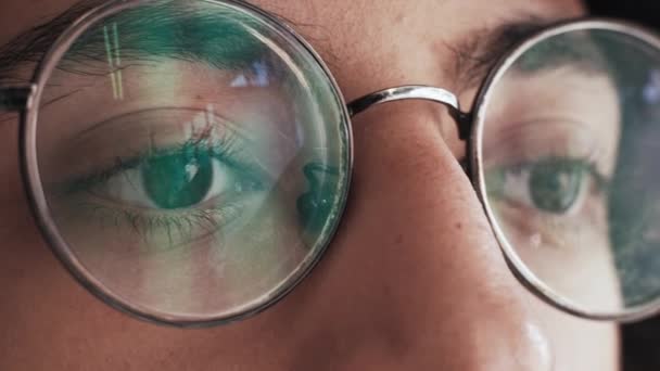 Korekce zraku optické příslušenství manuální brýle — Stock video