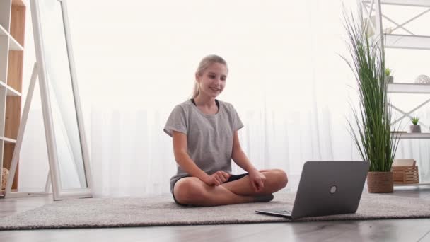 Enfants sport conférence en ligne home training — Video