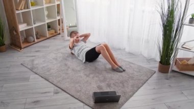 Beden eğitimi çocukları online spor salonu gençliği