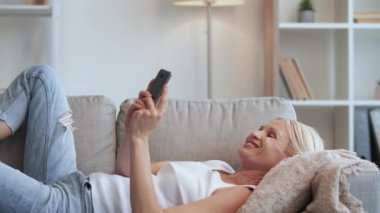 Romantik sohbet sanal ilişki olgun kadın