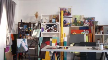 Sanat stüdyosu iç boyacı atölye çalışması
