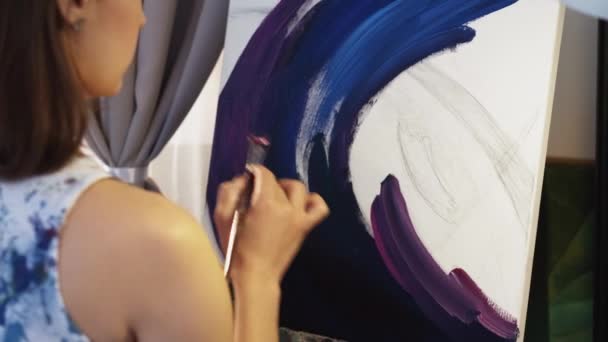 Acryl schilderen tekenproces kunst vrouw doek — Stockvideo