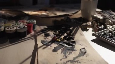 sanat süreci boyama araçları yaratıcı alan kadın