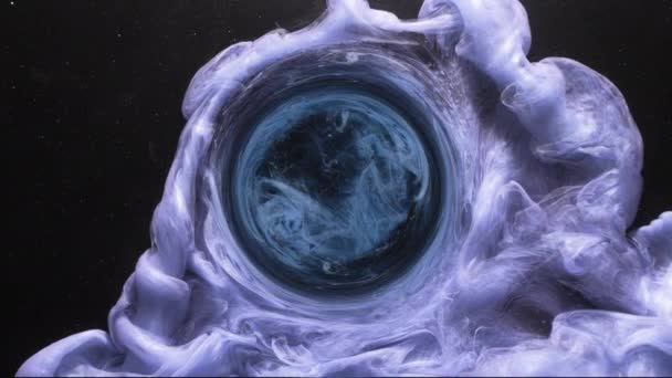 Inkt water druppel cirkel frame werveling blauw nevel paars — Stockvideo
