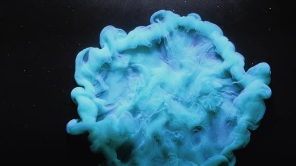 Tinte Wassertropfen Farbexplosion Logo zeigen blau — Stockvideo