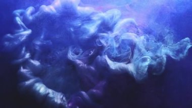 Mürekkep rengi su izi logosu mavi pembe parıltı tozu gösteriyor.