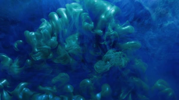 Μελάνι νερό βουτιά χρώμα έκρηξη πράσινο μπλε υγρό μίγμα — Αρχείο Βίντεο