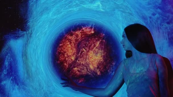 Θηλυκό σύμπαν εσωτερικό άγχος γυναίκα καύση κρύο — Αρχείο Βίντεο