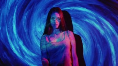 Zihin kontrolü hipnoz terapisi neon kadın sarmalı