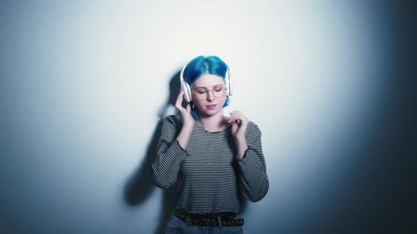 Chanson préférée musique divertissement femme casque — Video