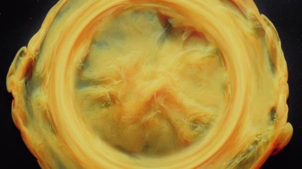 Inchiostro acqua turbinio cerchio telaio apri fumo arancione — Video Stock