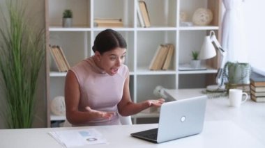 Öfkeli patron çevrimiçi kadın konferansına kızdı