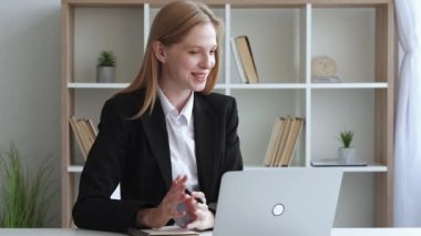 online röportaj kadın konuşmacı video toplantısı