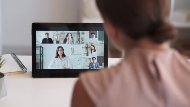 Online onderwijs vrouw spreker video conferentie — Stockvideo