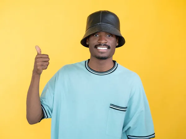 Как жест позитивного человека в стиле хип-хоп — стоковое фото