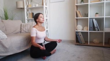 Zen 'i meditasyon yaparken yakalayın.