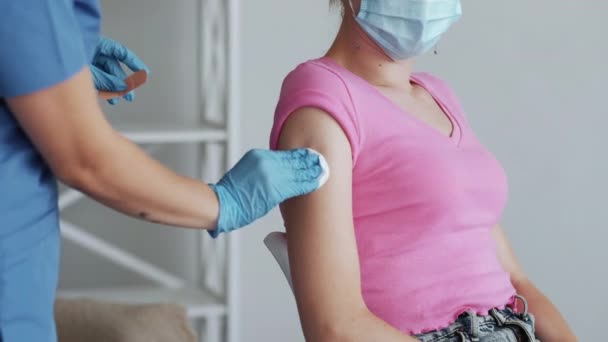 Proces očkování pandemická prevence zůstat v bezpečí — Stock video