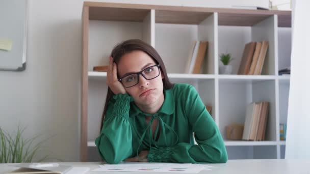 Video haastattelu työ irtisanominen surullinen erotettu työntekijä — kuvapankkivideo