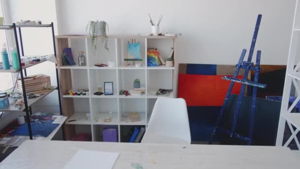 Art studio professional tools painting workshop — Stock Video