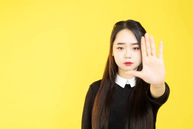 Kadının el işaretini reddetmeyi bırak.