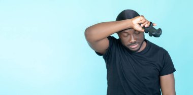 Yorgun adam yarışması bitti.