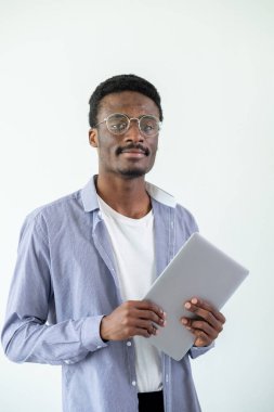 erkek öğrenci uzaklığı eğitim dijital teknolojisi