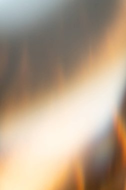 Lens ışığı sönmüş altın beyazı kaplar.