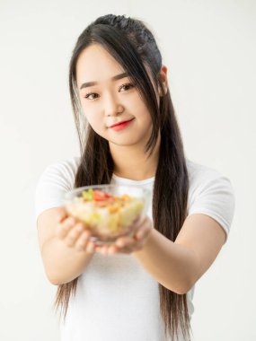 Vejetaryen diyeti sağlıklı beslenme kadın salatası