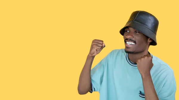 Succesvolle prestatie gelukkig rapper man winnaar — Stockfoto