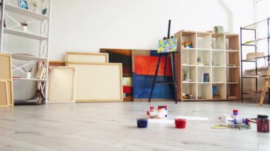 sanatsal stüdyo resim malzemeleri yaratıcı alan sanat