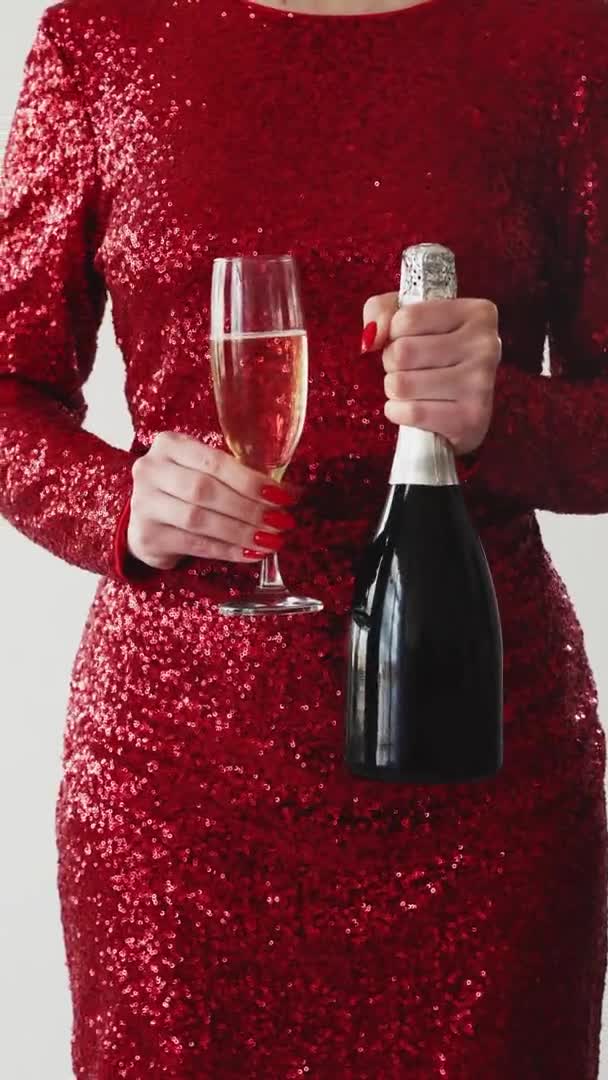 Dovolená nápoj šťastný ženy den party oslavy — Stock video