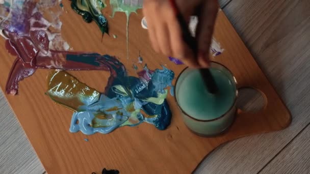 Outils de peinture couleur magie processus artistique — Video