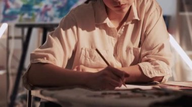 sanat süreci kadın sanat eserleri oluşturma