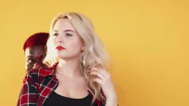 Bil bakalım Gif Loop 'un erkek kadını kim?