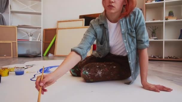 Kunst Inspiration talentierte Frau kreativen Prozess — Stockvideo