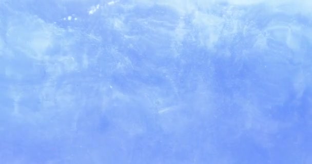Agua superficie movimiento ola textura azul claro piscina — Vídeo de stock