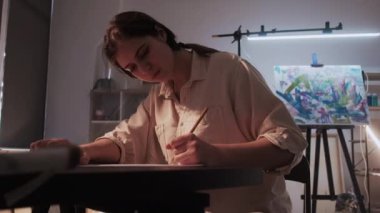 yaratıcı ilham perisi hayalperest kadın sanat okulu kadını