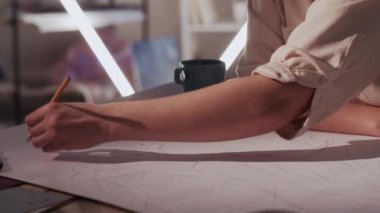 yaratıcı süreç kadın sanatçı sanat eseri oluşturma