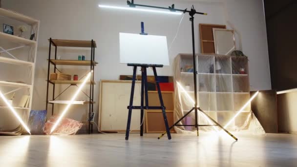 Professional art studio creative area interior — Vídeo de Stock