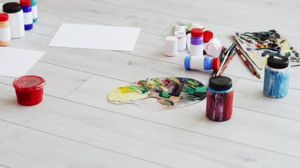 Arte escuela pintura proceso herramientas artísticas — Vídeos de Stock
