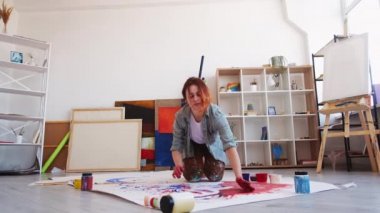yaratıcı ilham mutlu kadın ressam sanat