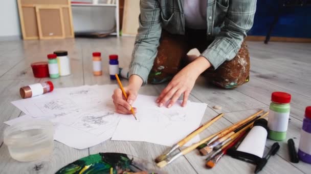 Criação de obras de arte processo de pintura artista feminina — Vídeo de Stock