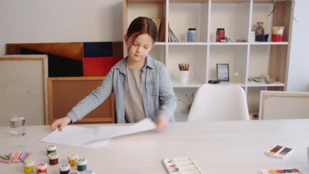 Art school kids painting creative area little girl — Stock Video