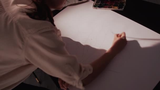 Абстрактна картина жіночий творчий процес художника — стокове відео