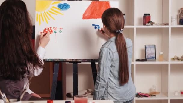 Art studio kids creativity painting lesson — Vídeo de Stock