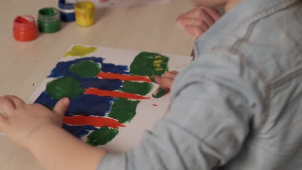 Kreatív alkotás gyerekek terápia festészet lecke — Stock videók